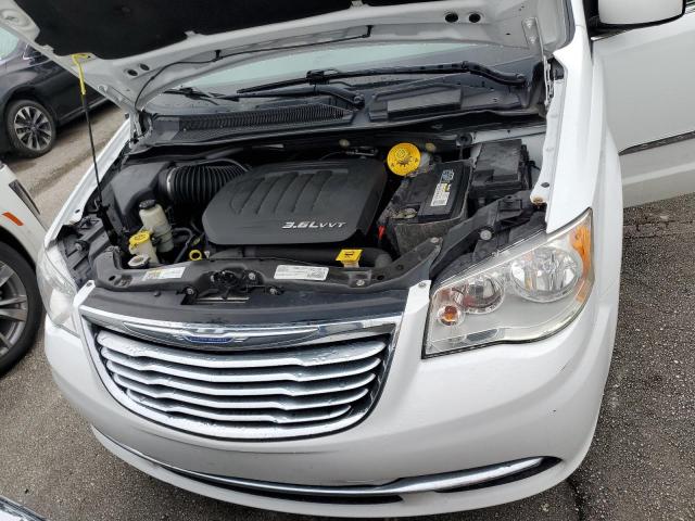 Photo 12 from auction – 2016 CHRYSLER TOWN & COU with VIN 2C4RC1BG1GR295916