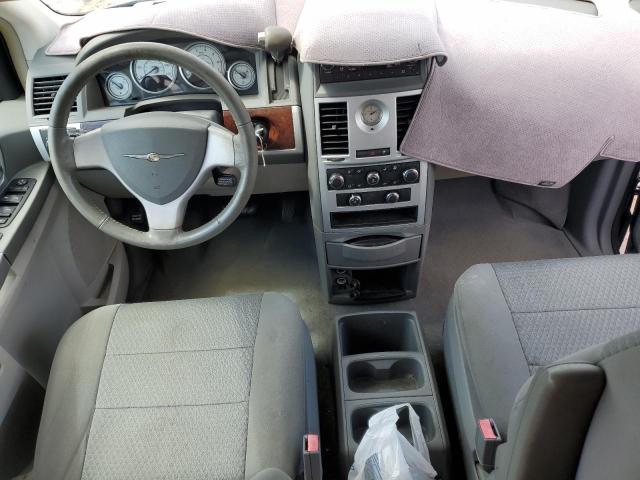 Photo 8 from auction – 2010 CHRYSLER TOWN & COU with VIN 2A4RR5D1XAR284946