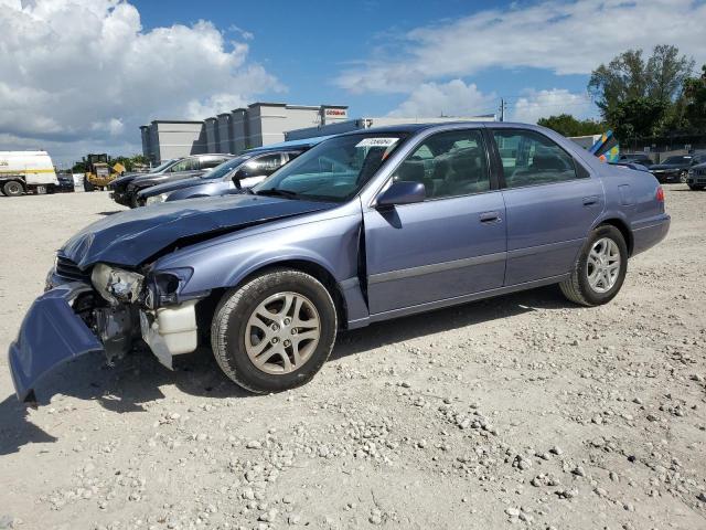 TOYOTA CAMRY CE 2000 with VIN 4T1BG22K0YU636447 - Photo from auction