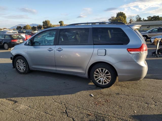 Photo 2 from auction – 2013 TOYOTA SIENNA XLE with VIN 5TDYK3DC5DS369040
