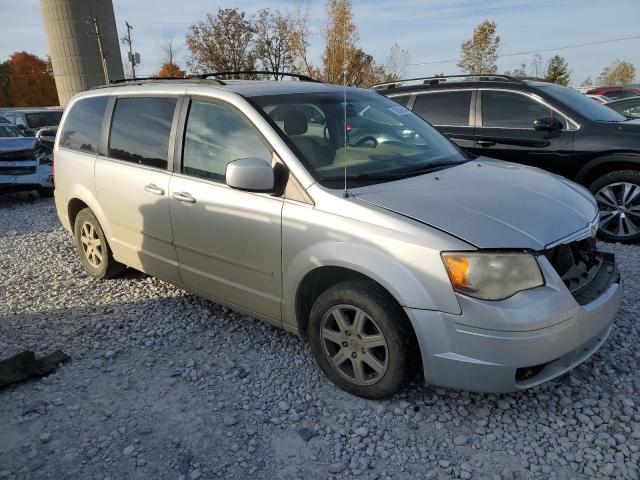 Photo 4 from auction – 2010 CHRYSLER TOWN & COU with VIN 2A4RR8D19AR393478
