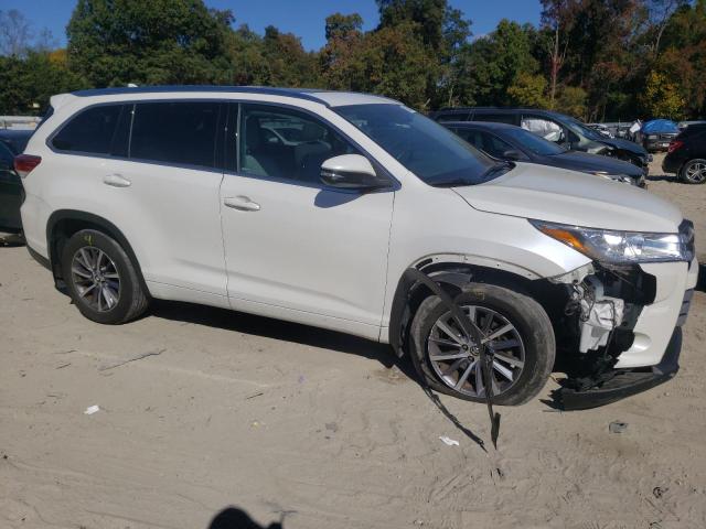 Photo 4 from auction – 2017 TOYOTA HIGHLANDER with VIN 5TDJZRFH5HS428182