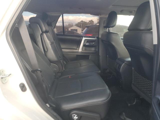 Photo 11 from auction – 2017 TOYOTA 4RUNNER SR with VIN JTEBU5JR6H5464721