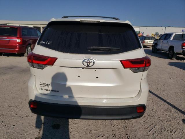 Photo 6 from auction – 2018 TOYOTA HIGHLANDER with VIN 5TDZARFH8JS037317