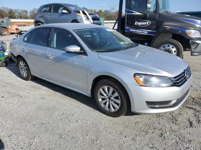 Photo 4 from auction – 2013 VOLKSWAGEN PASSAT S with VIN 1VWAP7A38DC032469