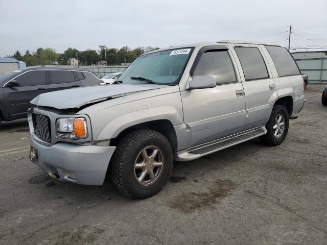 GMC YUKON DENA 2000 with VIN 1GKEK13RXYR110436 - Photo from auction
