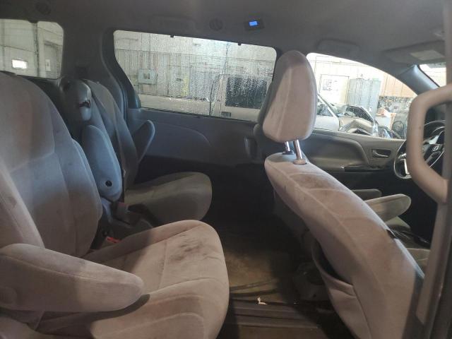 Photo 11 from auction – 2018 TOYOTA SIENNA LE with VIN 5TDKZ3DC4JS960358