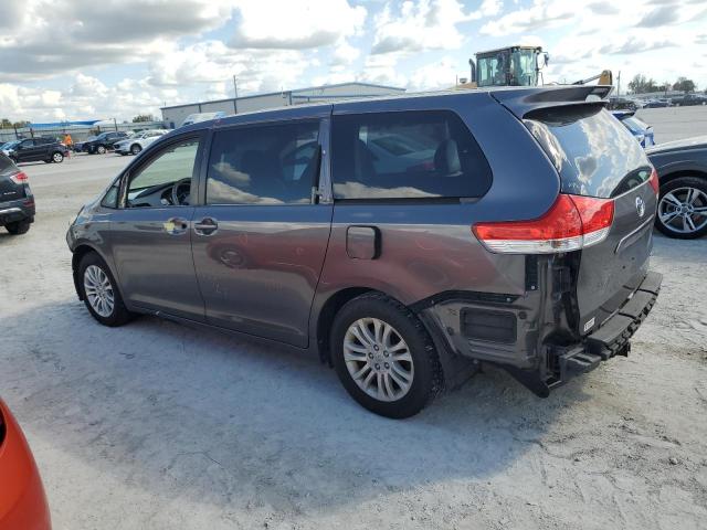 Photo 2 from auction – 2012 TOYOTA SIENNA XLE with VIN 5TDYK3DC7CS270976