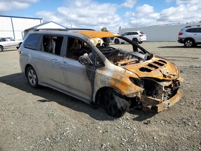 Photo 4 from auction – 2018 TOYOTA SIENNA LE with VIN 5TDKZ3DC0JS919757