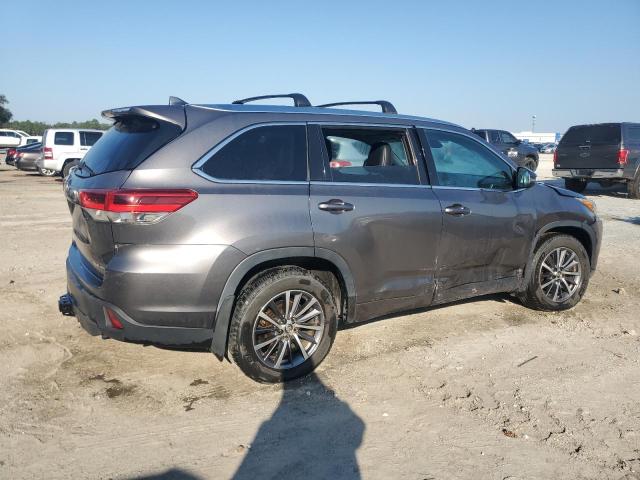 Photo 3 from auction – 2018 TOYOTA HIGHLANDER with VIN 5TDJZRFH2JS873887