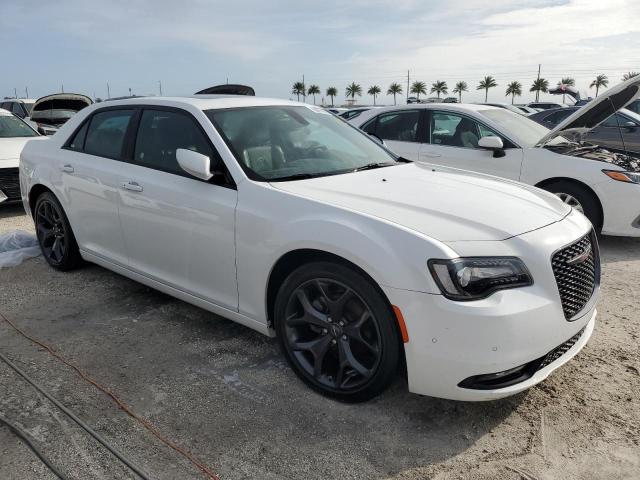 Фото 4 с аукциона – 2023 CHRYSLER 300 S с VIN 2C3CCABG0PH585399
