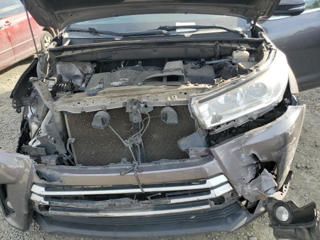 Photo 12 from auction – 2018 TOYOTA HIGHLANDER with VIN 5TDJZRFH3JS538010