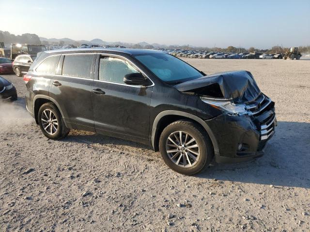 Photo 4 from auction – 2018 TOYOTA HIGHLANDER with VIN 5TDJZRFHXJS884698