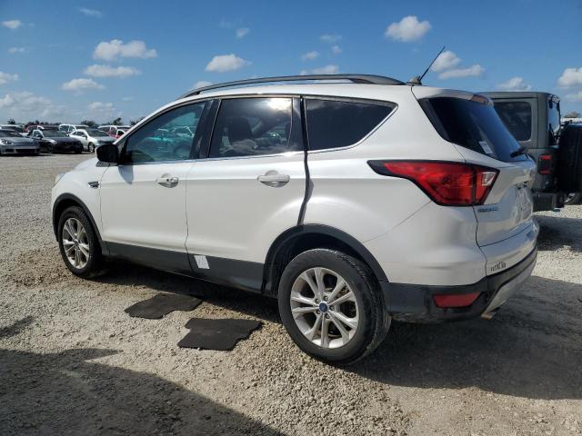 Photo 2 from auction – 2019 FORD ESCAPE SEL with VIN 1FMCU0HD9KUC30975