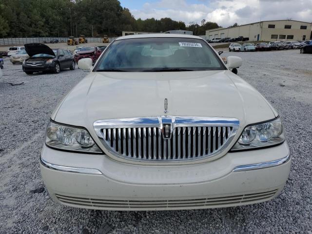 Photo 5 from auction – 2004 LINCOLN TOWN CAR U with VIN 1LNHM83W34Y688374