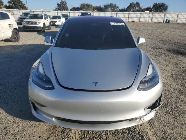Photo 5 from auction – 2018 TESLA MODEL 3 with VIN 5YJ3E1EA3JF011597