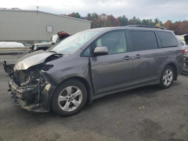 TOYOTA SIENNA LE 2018 with VIN 5TDKZ3DC8JS958726 - Photo from auction