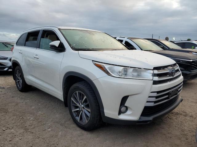 Photo 4 from auction – 2017 TOYOTA HIGHLANDER with VIN 5TDJZRFH6HS368820