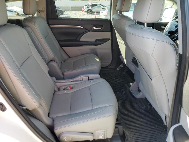 Photo 11 from auction – 2018 TOYOTA HIGHLANDER with VIN 5TDDZRFH9JS873172