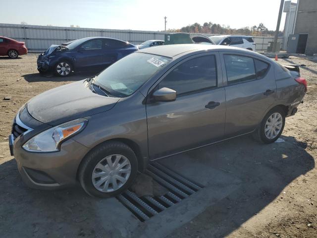 NISSAN VERSA S 2017 con VIN 3N1CN7AP1HL870148 - Foto de la subasta