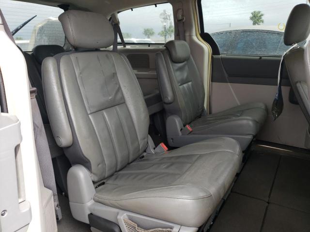 Photo 11 from auction – 2010 CHRYSLER TOWN & COU with VIN 2A4RR5D10AR217658