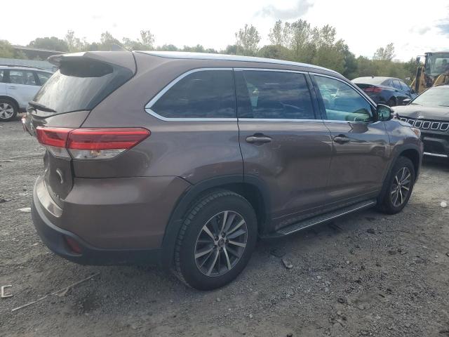 Photo 3 from auction – 2017 TOYOTA HIGHLANDER with VIN 5TDJZRFH9HS377155