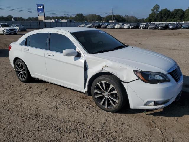 Photo 4 from auction – 2014 CHRYSLER 200 TOURIN with VIN 1C3CCBBG7EN117521