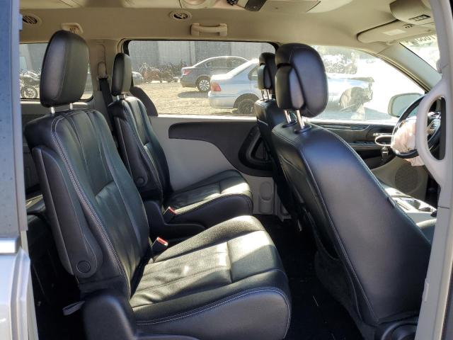 Photo 11 from auction – 2015 CHRYSLER TOWN & COU with VIN 2C4RC1BG1FR661808