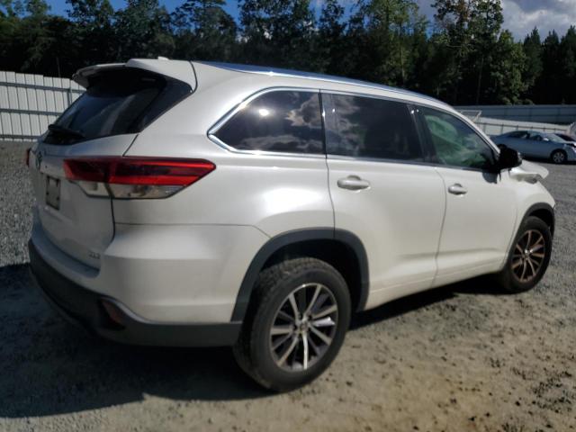 Photo 3 from auction – 2018 TOYOTA HIGHLANDER with VIN 5TDKZRFH1JS538754