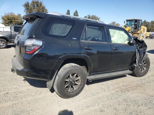 Photo 3 from auction – 2015 TOYOTA 4RUNNER SR with VIN JTEBU5JRXF5257195