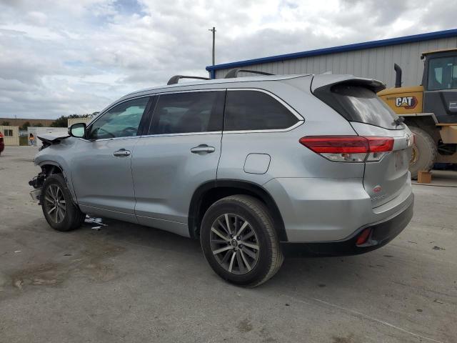 Photo 2 from auction – 2018 TOYOTA HIGHLANDER with VIN 5TDKZRFH3JS283878