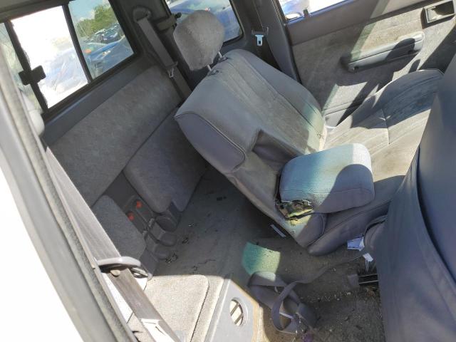 Photo 10 from auction – 2000 TOYOTA TACOMA XTR with VIN 4TASM92N8YZ653348