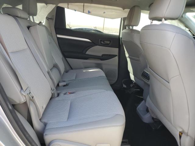 Photo 11 from auction – 2016 TOYOTA HIGHLANDER with VIN 5TDZKRFH9GS178581
