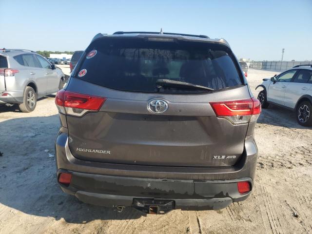 Photo 6 from auction – 2018 TOYOTA HIGHLANDER with VIN 5TDJZRFH2JS873887