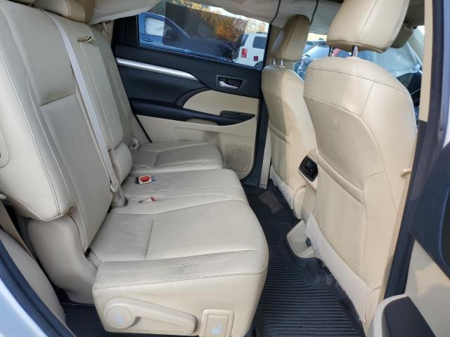 Photo 11 from auction – 2017 TOYOTA HIGHLANDER with VIN 5TDJZRFHXHS515771