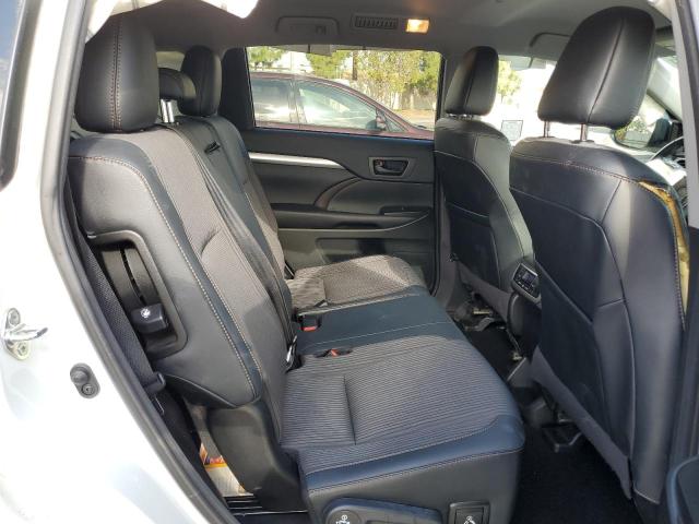Photo 11 from auction – 2018 TOYOTA HIGHLANDER with VIN 5TDBZRFH3JS489654