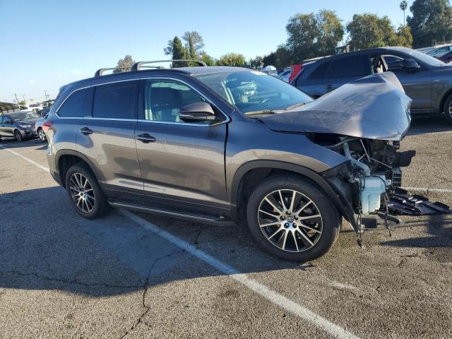 Photo 4 from auction – 2018 TOYOTA HIGHLANDER with VIN 5TDKZRFH3JS540523