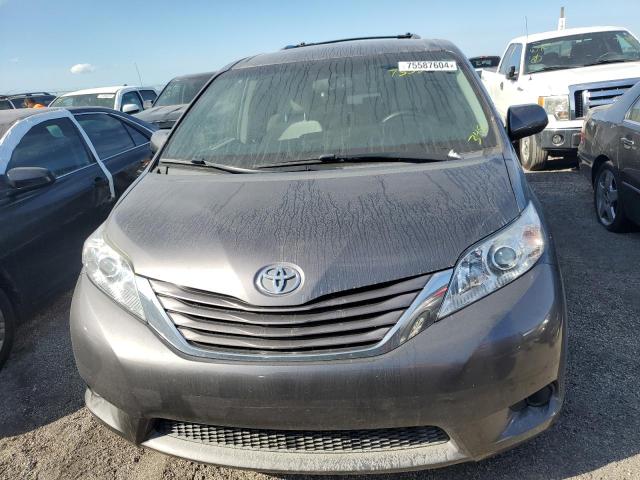 Photo 5 from auction – 2017 TOYOTA SIENNA LE with VIN 5TDKZ3DC9HS887417