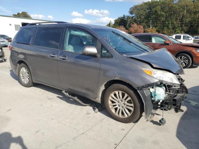 Photo 4 from auction – 2017 TOYOTA SIENNA XLE with VIN 5TDYZ3DC8HS853074