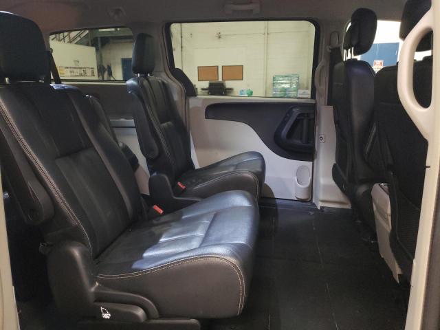 Photo 11 from auction – 2016 CHRYSLER TOWN & COU with VIN 2C4RC1BG4GR164706