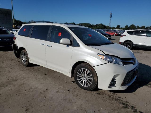 Photo 4 from auction – 2018 TOYOTA SIENNA XLE with VIN 5TDYZ3DC2JS947960
