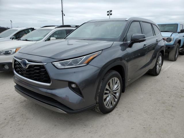 TOYOTA HIGHLANDER 2024 with VIN 5TDEBRCHXRS139584 - Photo from auction