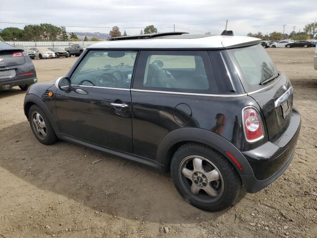 Photo 2 from auction – 2011 MINI COOPER with VIN WMWSU3C50BT099620
