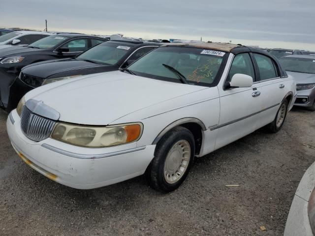LINCOLN TOWN CAR E 2001 with VIN 1LNHM81W11Y606933 - Photo from auction
