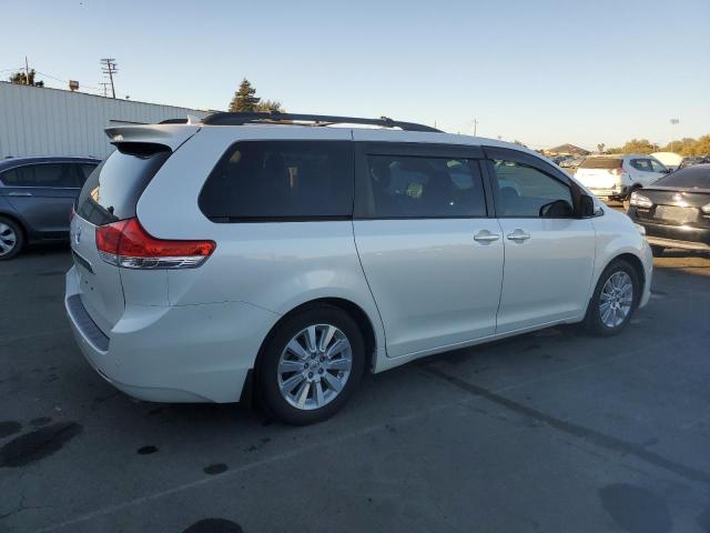 Photo 3 from auction – 2014 TOYOTA SIENNA XLE with VIN 5TDYK3DC3ES508616