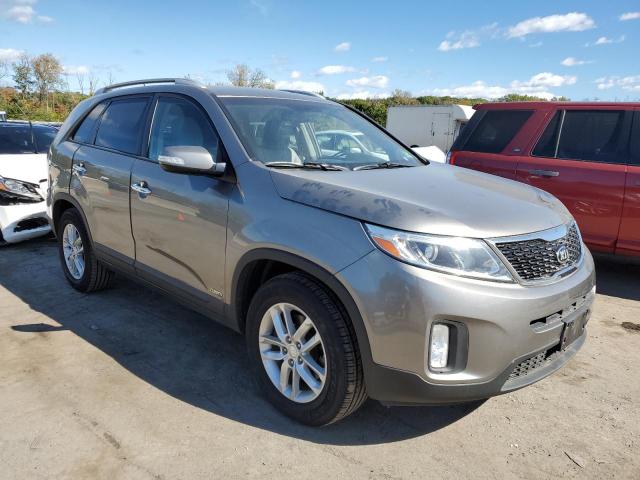 Photo 4 from auction – 2015 KIA SORENTO LX with VIN 5XYKTCA62FG562540