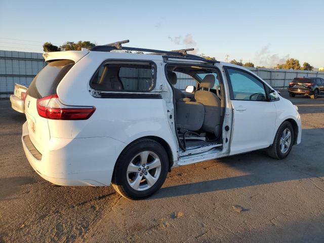 Photo 3 from auction – 2018 TOYOTA SIENNA LE with VIN 5TDKZ3DC2JS915693