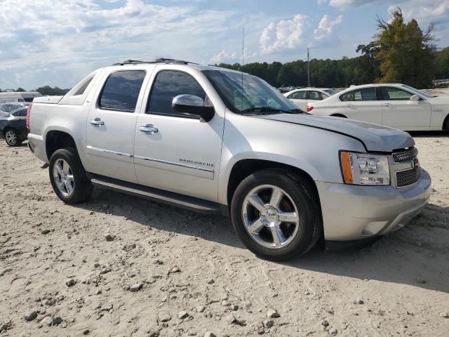 Photo 4 from auction – 2011 CHEVROLET AVALANCHE with VIN 3GNTKGE39BG302847