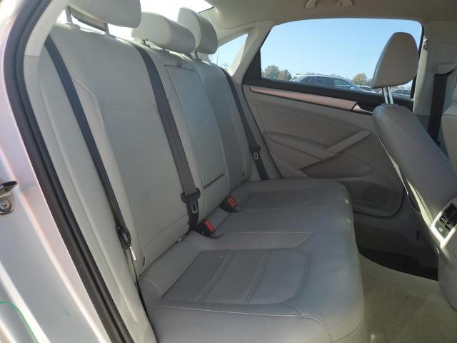 Photo 10 from auction – 2014 VOLKSWAGEN PASSAT SE with VIN 1VWBS7A32EC044573
