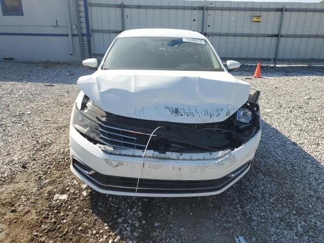 Photo 5 from auction – 2016 VOLKSWAGEN PASSAT S with VIN 1VWAT7A30GC020459